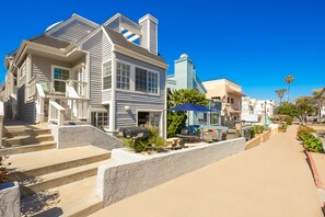 Exterior - Tri-Level, 3BD Beach House Steps to Beach w/ AC, Lrg Patio, Balcony, & Garage!  Pets OK! (San Diego)