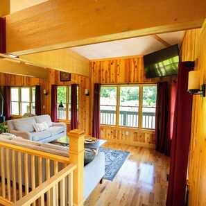 Smart TV, fireplace, DVD player - Lily Pad - Hosted by The Chalets (Logan)