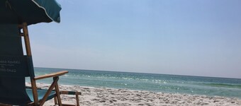 Modern remodeled, dog friendly,1st floor condo, steps to beaches & restaurants!