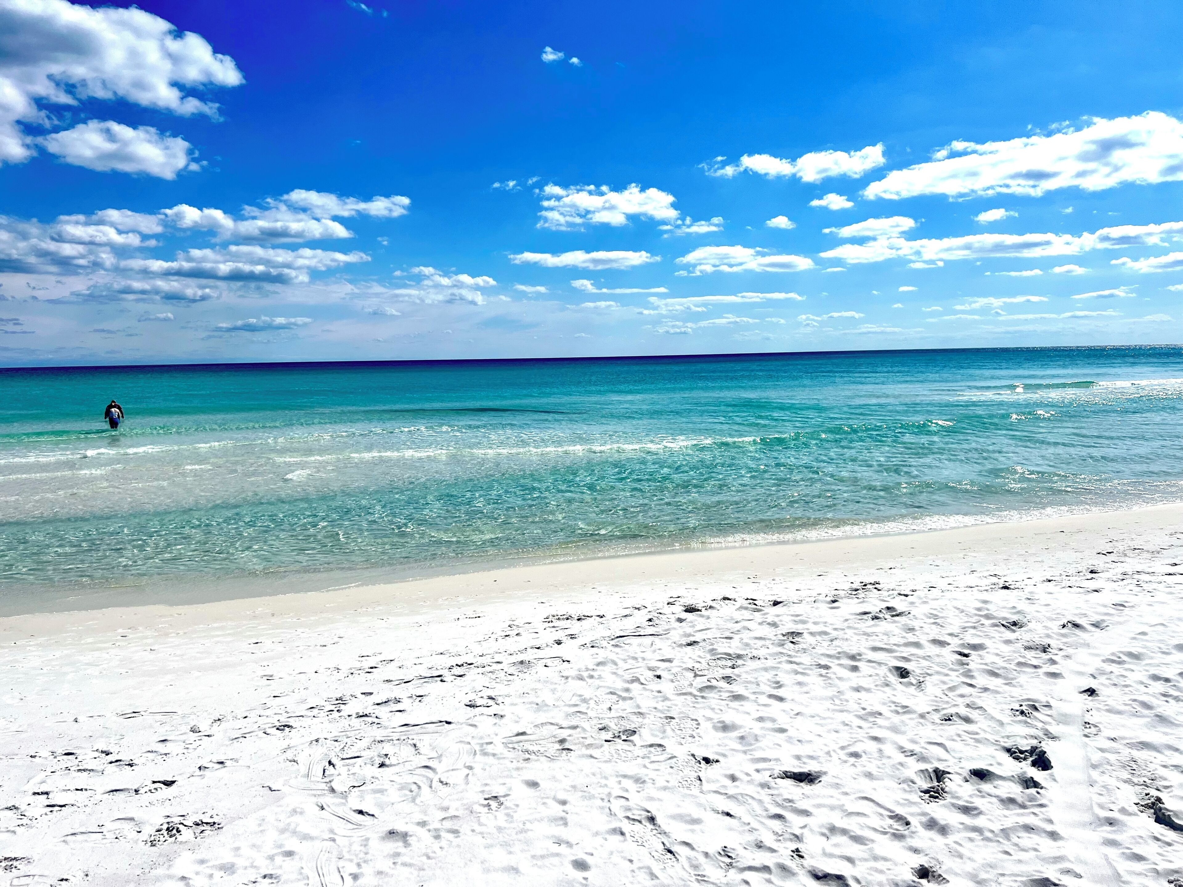 Playa en los alrededores y camastros 