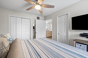 1 bedroom, iron/ironing board, free WiFi, bed sheets - Modern remodeled, dog friendly,1st floor condo, steps to beaches & restaurants! (Santa Rosa Beach)