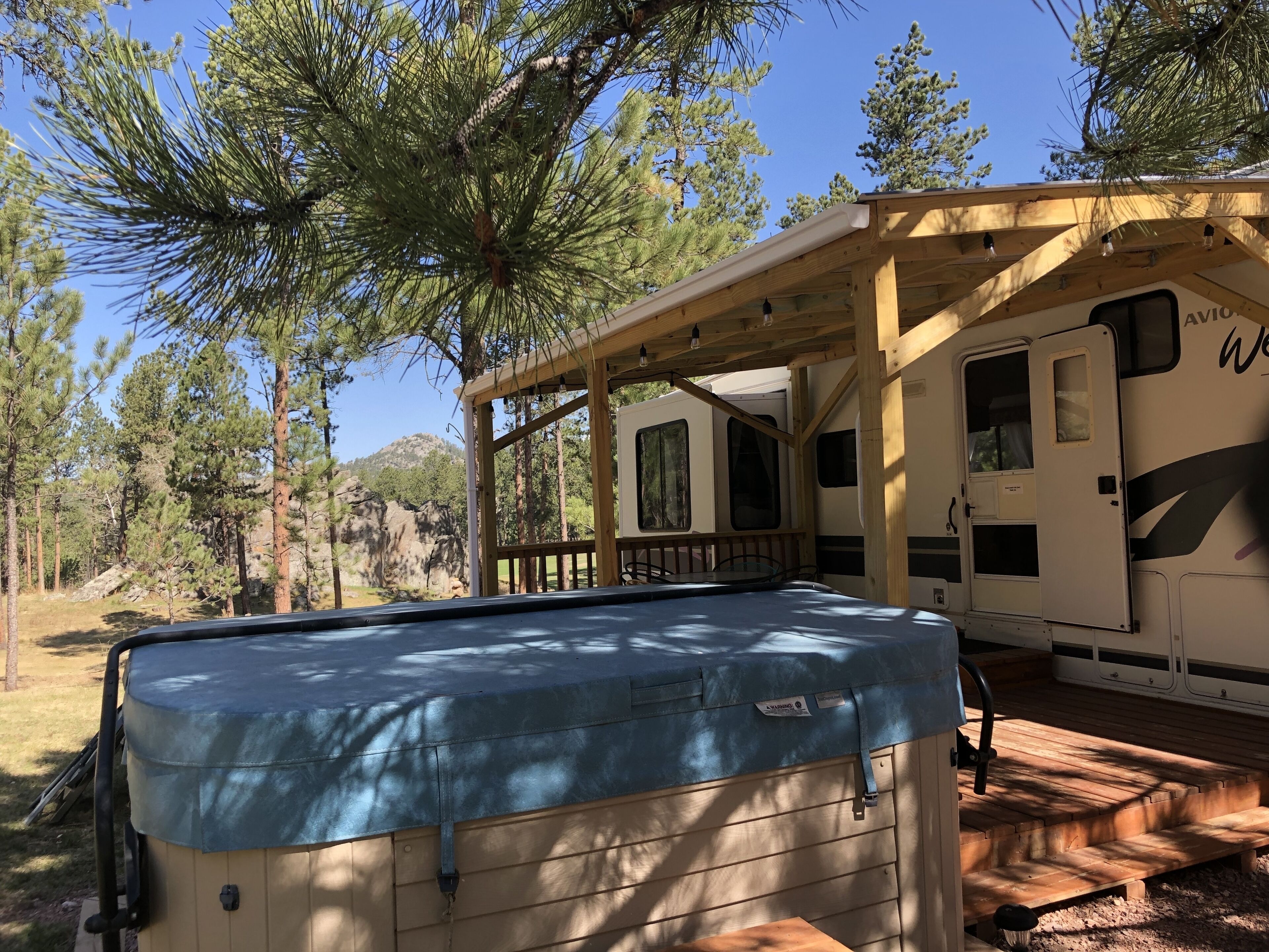 Banyera d'hidromassatge a l'aire lliure