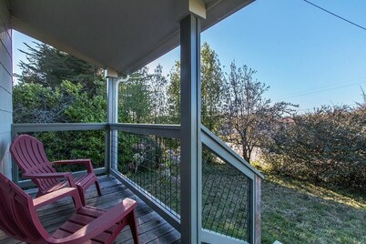 Jane's Creek Cottage ~ Affordable & Near Cal Poly Humboldt!