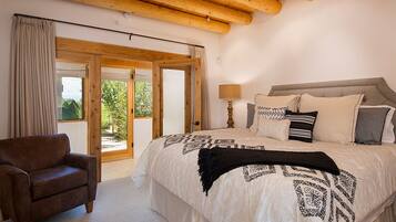 3 bedrooms, iron/ironing board