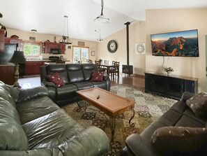 Smart TV, fireplace