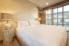 2 bedrooms, iron/ironing board, travel cot, free WiFi