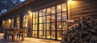 Baitshop Cabin Privacy in Downtown Jackson 2 blocks to Town Square w/ A/C