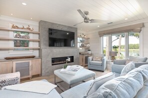 TV, fireplace, DVD player - Waterfront! Newly Remodeled, LEED Certified Home In Inlet Cove (Kiawah Island)