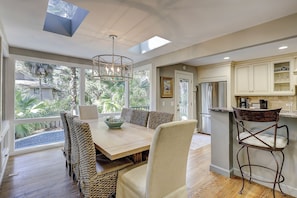 Dining - 6 Cedar Waxwing - 4th row (131 yards) from the ocean! Private Pool (Hilton Head Island)