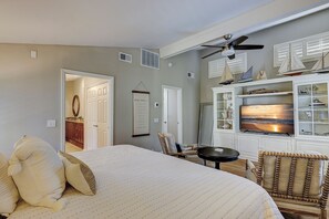 4 bedrooms, desk, iron/ironing board, free WiFi - 6 Cedar Waxwing - 4th row (131 yards) from the ocean! Private Pool (Hilton Head Island)