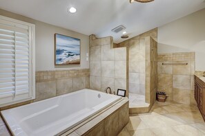 Ensemble douche/baignoire, sèche-cheveux, serviettes fournies