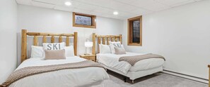 2 bedrooms, iron/ironing board, Internet, bed sheets - Luxurious 2BR Ski In/Ski Out #781 on Boyneland - Sleeps 6! Fall 2025 Remodel (Boyne Falls)