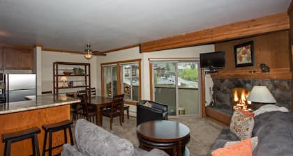 Palisades Tahoe Ski Condo # 11 - Remodeled 2 BR, Walking Distance to Lifts & Village