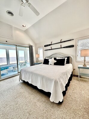 4 quartos, escrivaninha, ferros/tábuas de passar roupa