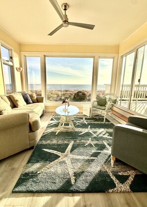 Smart TV, livros, videoteca