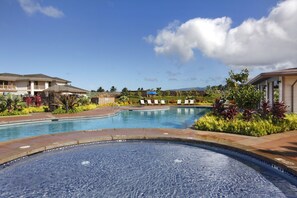 حمّام سباحة خارجي، حمّام سباحة مُدفَّأ