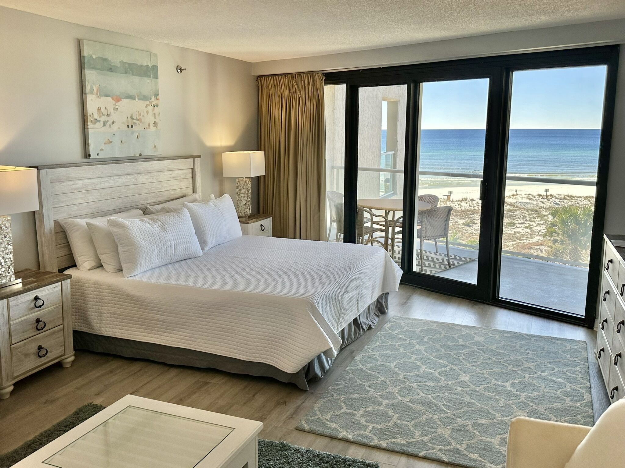 アイロン / アイロン台、WiFi (無料)、ベッドシーツ