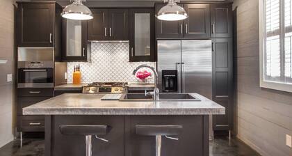 Historic Home with Modern Upgrades; Urban Getaway by Lucky Savannah