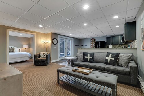 2BR Slopeside Disciples Village 691 - Amazing Ski In/Ski Out on Boyneland!