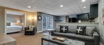 2BR Slopeside Disciples Village Condo - Superbe Ski In / Ski Out sur Boyneland!