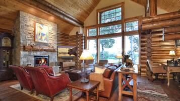 Smart TV, fireplace, books, stereo