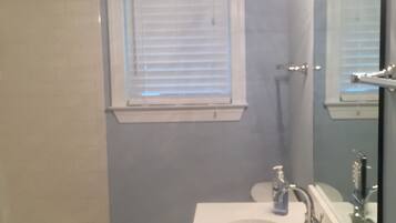 タオル、石鹸、トイレットペーパー