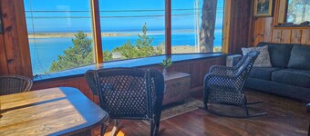 Gorgeous Bay view upper level apartment!