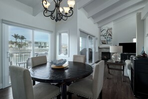 Dining - 4431GB Mandalay Bay Boat Dock & Views Home (Oxnard)