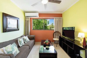 Een televisie en een kantoor