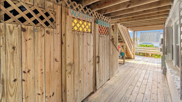 A wooden deck with a wooden fence and two signs labeled "WASHER" and "DRYER". - Newly Refurbished Beach House w/Pool & Hot Tub + Free Attraction Tickets! (North Myrtle Beach)