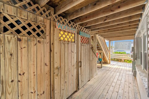 Newly Refurbished Beach House w/Pool & Hot Tub + Free Attraction Tickets!