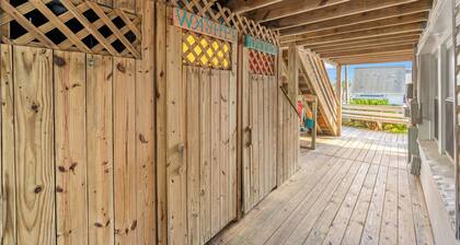 Newly Refurbished Beach House w/Pool & Hot Tub + Free Attraction Tickets!