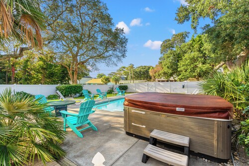 Newly Refurbished Beach House w/Pool & Hot Tub + Free Attraction Tickets!