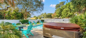 Newly Refurbished Beach House w/Pool & Hot Tub + Free Attraction Tickets!