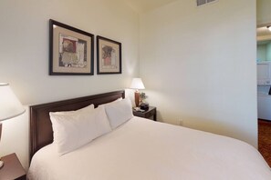 2 bedrooms, desk, iron/ironing board, free WiFi