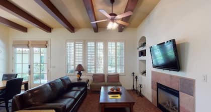 Alakerrassa kaksi makuuhuonetta, kaksi kylpyhuvilaa, joka sijaitsee rauhallisella vihreällä vyöhykkeellä