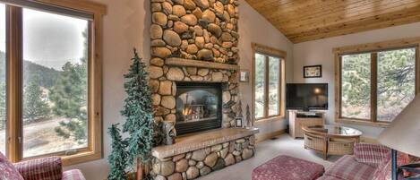 Smart TV y chimenea