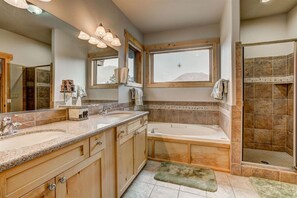 浴缸、風筒、提供毛巾