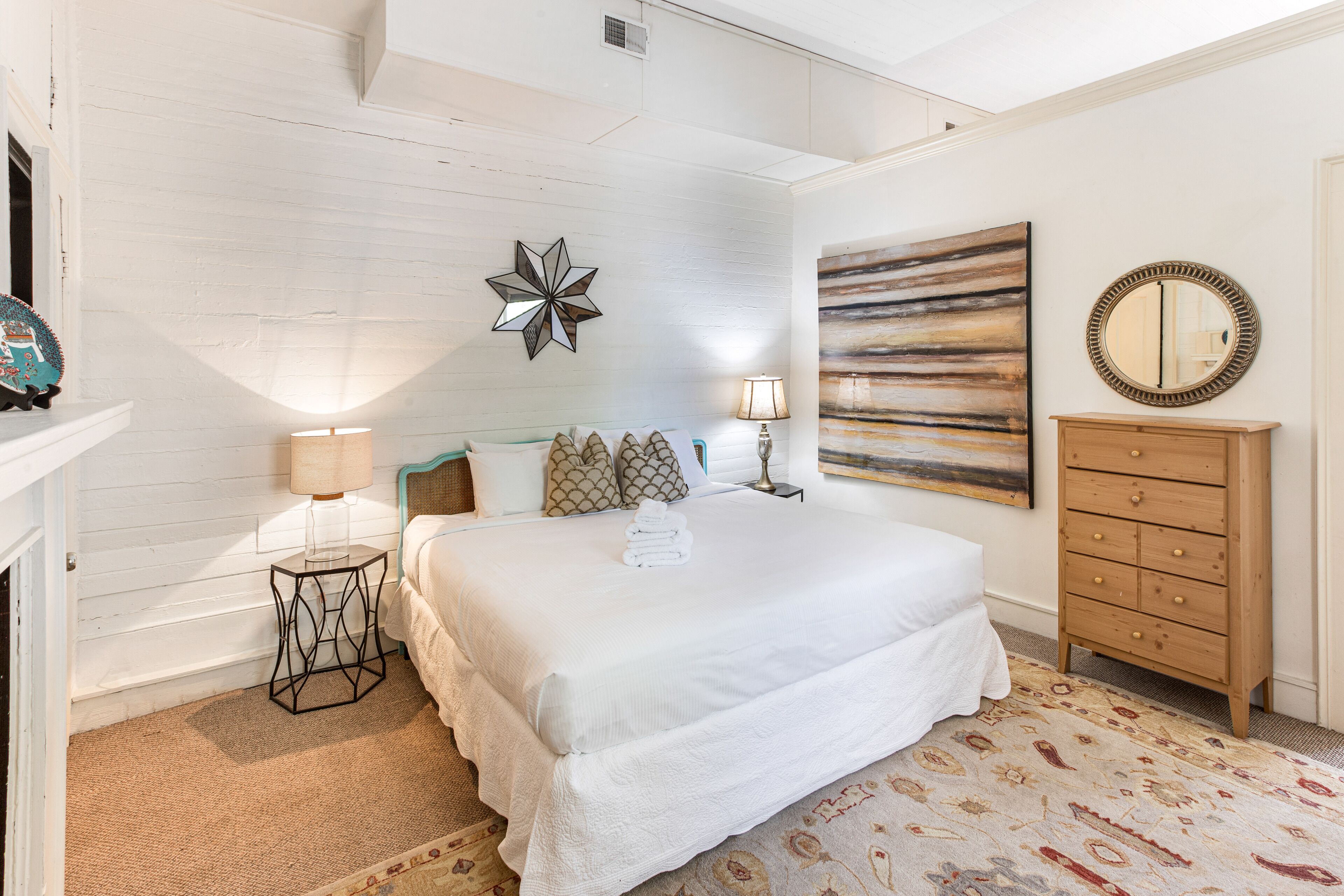 Dog Friendly Cottage w/ 1st Floor King in Historic District by Lucky Savannah