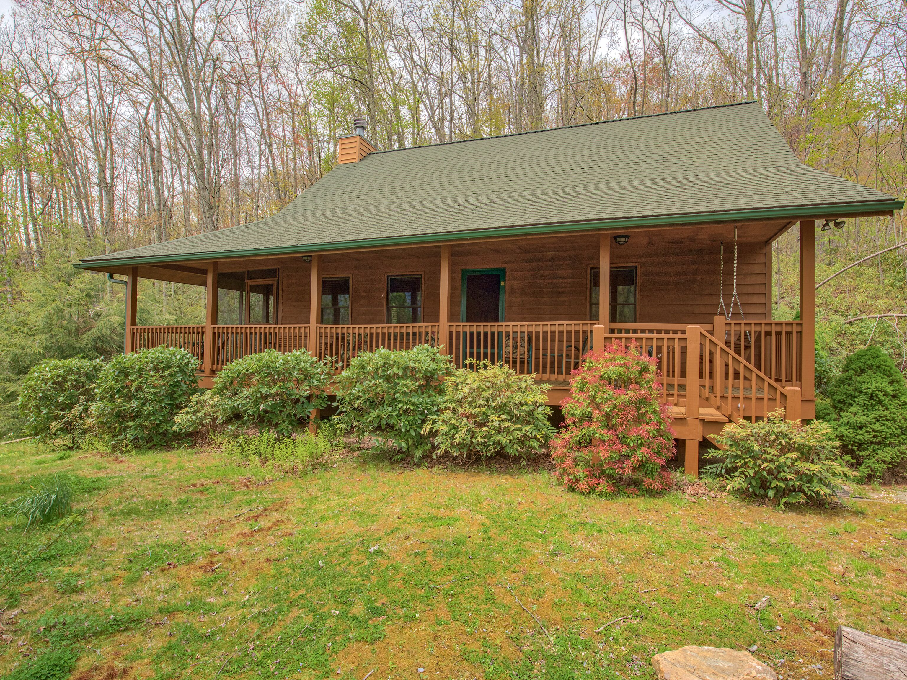 Secluded 2 BR 2 BA Cabin,Glamorous Views,Hot Tub, Firepit, WIFI