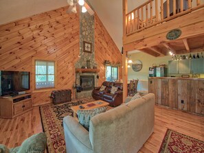 TV, fireplace, DVD player - Secluded 2 BR 2 BA Cabin,Glamorous Views,Hot Tub, Firepit, WIFI (Maggie Valley)