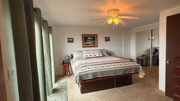 3 bedrooms, desk, iron/ironing board, WiFi (free)