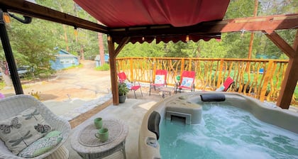 Alkuperäinen 1927 Dairy Manor, viehättävä, 3 makuuhuonetta, 2 kylpyhuonetta, kävelymatkan kaupunkiin