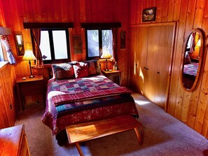 2 quartos, ferros/tábuas de passar roupa, berço de viagem