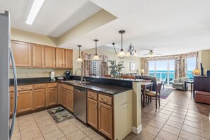 Interior - Luxury condo, across the street from the beach + Free Attraction Tickets! (North Myrtle Beach)