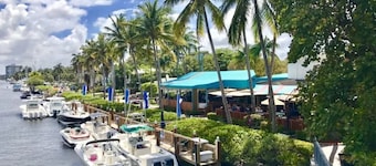 Beach, Art District, Shopping, Restaurants! Best Spa in Delray!