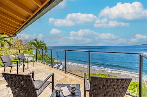 272-6  Puamana 2 Bedroom Oceanfront  Remodeled!!