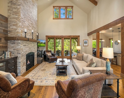 Suncadia's Best! Three Sisters Lodge * 3 Masters * Game Room * Hot Tub * Pets