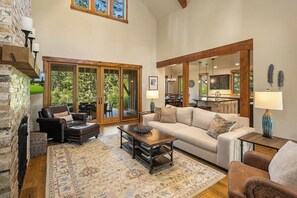 Älytelevisio, takka, videopelejä, DVD-soitin