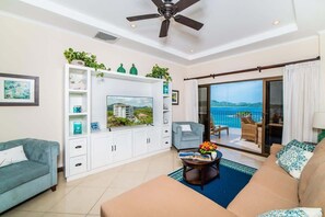 TV, offices - Oceanfront Infinity Pool and Sunset Veranda (Playa Flamingo)